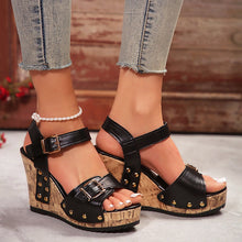 Damen Genietet Keilabsatz Sandalen mit Schnalle in Schwarz