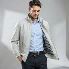 Leichte Blouson Jacke für Herren mit hohem Kragen und gestreiften Bündchen in Grau