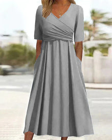 Annabelle - Kurzärmeliges Crossover-Kleid in Grau