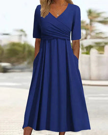 Annabelle - Kurzärmeliges Crossover-Kleid in Blau