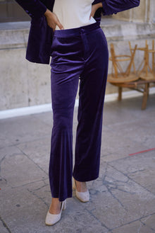 Gerade geschnittene Samthose in Lila