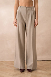 Hoch taillierte Hose in Taupe