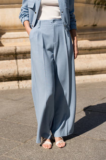 Hoch taillierte Hose in Himmelblau