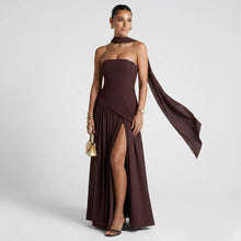 Langes Bandeau Kleid in festlichem Stil in Braun