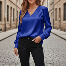 Yvonne – Damen-Satinbluse mit V-Ausschnitt in Blau