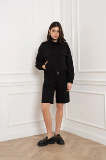 Boxy Bomberjacke mit Utility-Details in Schwarz