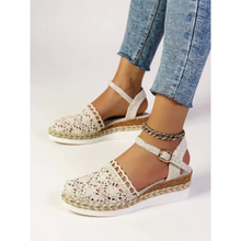 Carolina | Damen Moderne Sandalen Keilabsatz im Boho Stil in Beige