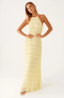 Caroline | Texturiertes Halterneck-Maxikleid in Gelb