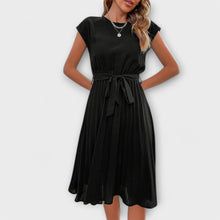 Claire | Lässiges Plisseekleid in Schwarz