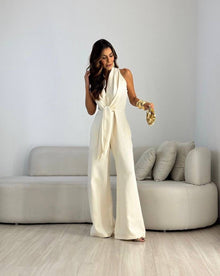Kamwi - Eleganter Jumpsuit Mit Drapiertem Ausschnitt Und Weitem Bein in Cremefarben