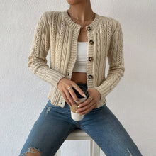 Helena | Damen bequeme Strickjacke mit klassischem Zopfmuster in Apricot