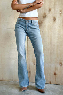 Helena | Damen Jeans mit Schlag für den Alltag in Hellblau