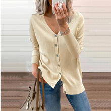 Klara | Damen klassische Strickjacke für den Alltag in Beige