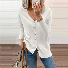 Klara | Damen klassische Strickjacke für den Alltag in Weiß