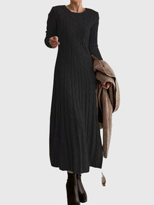 Melina | Damen Langarm Strickkleid mit Zopfmuster in Maxilänge in Schwarz