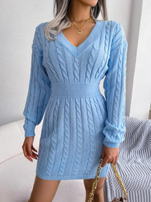 Ella | Damen Midi-Strickkleid mit Kabelstrickmuster für Herbst in Blau