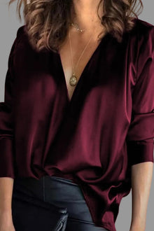 Maja | Damen Satinbluse mit Langarm für elegante Abende in Bordeaux