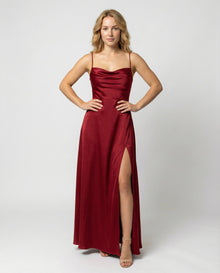 Frieda | Damen Seiden Maxikleid für Hochzeitsgäste in Rot
