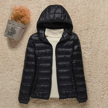Luisa | Damen Ultraleichte Daunenjacke für Herbst in Schwarz