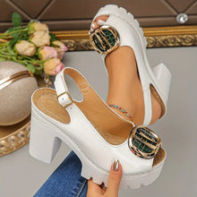 Megyn – Pumps Mit Vintage-Metallschnalle in Weiß