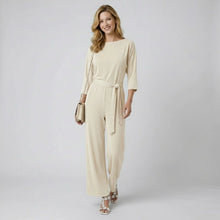 Jumpsuit für Damen mit Bindegürtel und Bootausschnitt in weiter Beinform in Beige