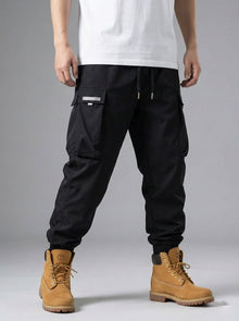 Jogger Tapered Cargo Hose für Herren mit Kordelzug und Bündchen in Schwarz