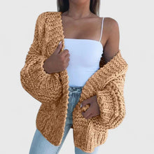 Johanna | Elegante Damen Strickjacke aus grober Wolle in Braun