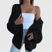 Johanna | Elegante Damen Strickjacke aus grober Wolle in Schwarz