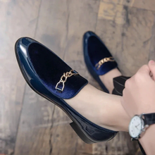 Elsa | Damen Klassische Slip-On Schuhe Loafer mit Kette in Blau