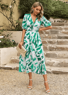 Estella™ - Schmeichelhaftes Blumen-Midi-Kleid in Grün