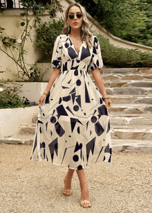 Estella™ - Schmeichelhaftes Blumen-Midi-Kleid in Aprikose