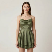 Luna – Elegantes Mini-Satin-Kleid mit Trägern für Damen in Dunkelgrün