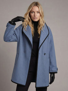 Eleganter Damen Kurzmantel in gerader Passform in Blau