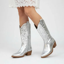Metallische Cowboy-Stiefel für Damen im modernen Design in Silber