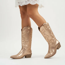 Metallische Cowboy-Stiefel für Damen im modernen Design in Gold