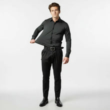 Langarm Stretchhemd für Herren im Slim Fit mit klassischem Kragen und einfarbigem Design in Schwarz