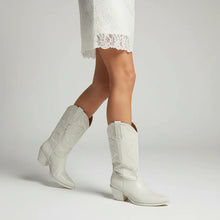 Metallische Cowboy-Stiefel für Damen im modernen Design in Weiß
