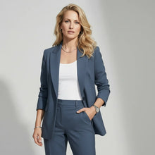 Eleganter Anzug für Damen mit Blazer und Hose im geraden Schnitt in Dunkelblau