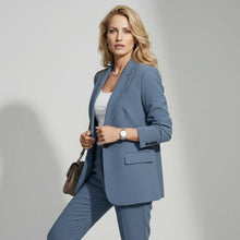 Eleganter Anzug für Damen mit Blazer und Hose im geraden Schnitt in Blau