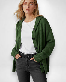 Strickjacke für Damen mit Kapuze und großen schwarzen Knöpfen in Grün