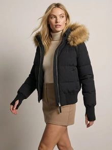 Kurze Jacke für Damen mit hohem Kragen und abnehmbarer Kapuze in Schwarz