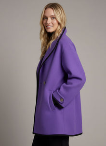 Eleganter Damen Kurzmantel in gerader Passform in Lila