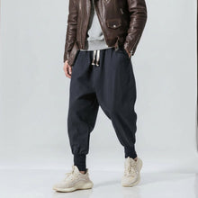Weite Freizeithose für Herren mit hohen Bündchen und Kordelzug in Navy