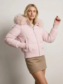 Kurze Jacke für Damen mit hohem Kragen und abnehmbarer Kapuze in Rosa