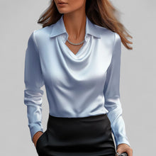 Melina | Fließende Damen Satinbluse für elegante Anlässe in Blau