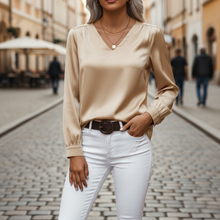 Yvonne – Damen-Satinbluse mit V-Ausschnitt in Gold