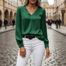 Yvonne – Damen-Satinbluse mit V-Ausschnitt in Dunkelgrün