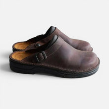 Clogs Slip On mit Schnalle und Profilsohle in Braun