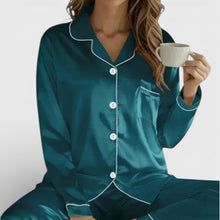 Damen Pyjama Set mit Knopfleiste und Langarm Oberteil in Grün