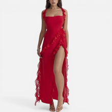 Maxikleid mit Rüschen und Beinschlitz in Rot